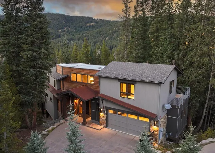 Holiday home Parade Of Homes Triple Award Winning Estate, Short Walk To Slopes, Sprawling Modern Luxury!! *