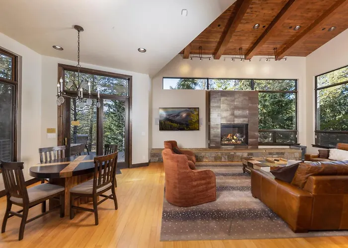 Holiday home Parade Of Homes Triple Award Winning Estate, Short Walk To Slopes, Sprawling Modern Luxury!! *