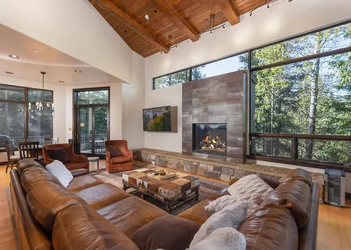 Holiday home Parade Of Homes Triple Award Winning Estate, Short Walk To Slopes, Sprawling Modern Luxury!!