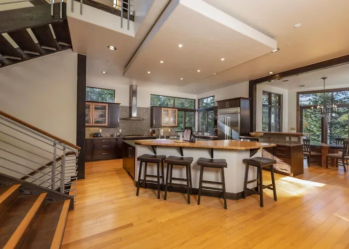 Parade Of Homes Triple Award Winning Estate, Short Walk To Slopes, Sprawling Modern Luxury!!
