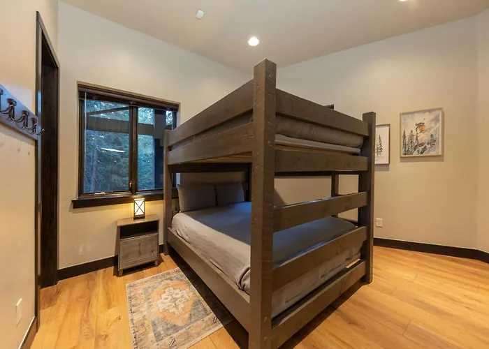 Parade Of Homes Triple Award Winning Estate, Short Walk To Slopes, Sprawling Modern Luxury!! Holiday home Copper Mountain