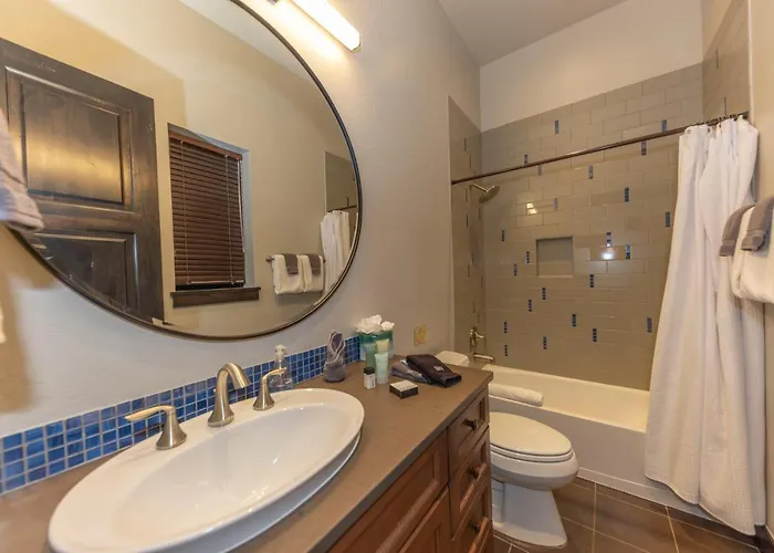 Holiday home Parade Of Homes Triple Award Winning Estate, Short Walk To Slopes, Sprawling Modern Luxury!! *