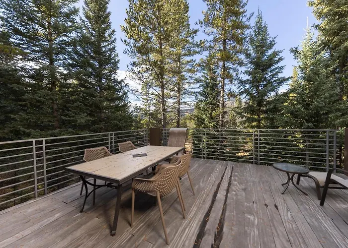 Parade Of Homes Triple Award Winning Estate, Short Walk To Slopes, Sprawling Modern Luxury!! *