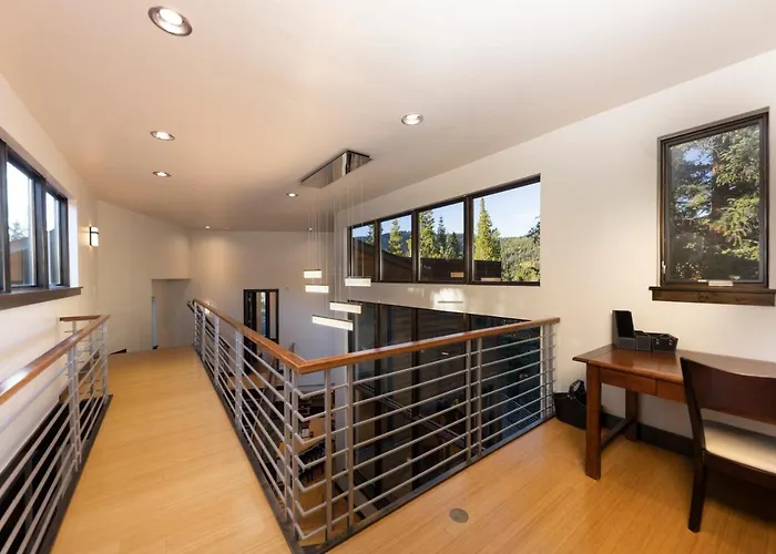 Parade Of Homes Triple Award Winning Estate, Short Walk To Slopes, Sprawling Modern Luxury!! Holiday home Copper Mountain