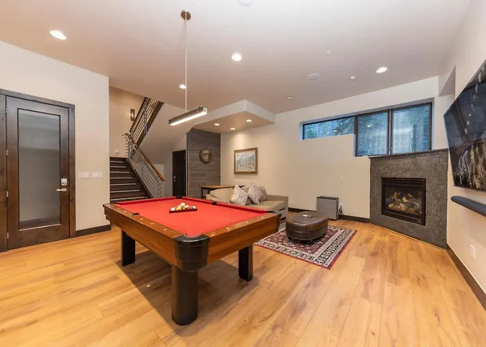 Holiday home Parade Of Homes Triple Award Winning Estate, Short Walk To Slopes, Sprawling Modern Luxury!!